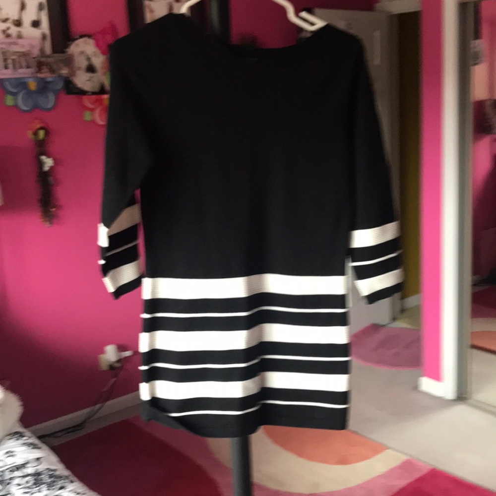 Black and white sweater top
